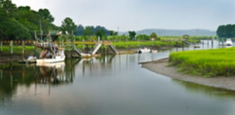 Bonaventure Cemetery & Wormsloe State Historic Site Tour - Lunch Break at a Local Savannah Restaurant