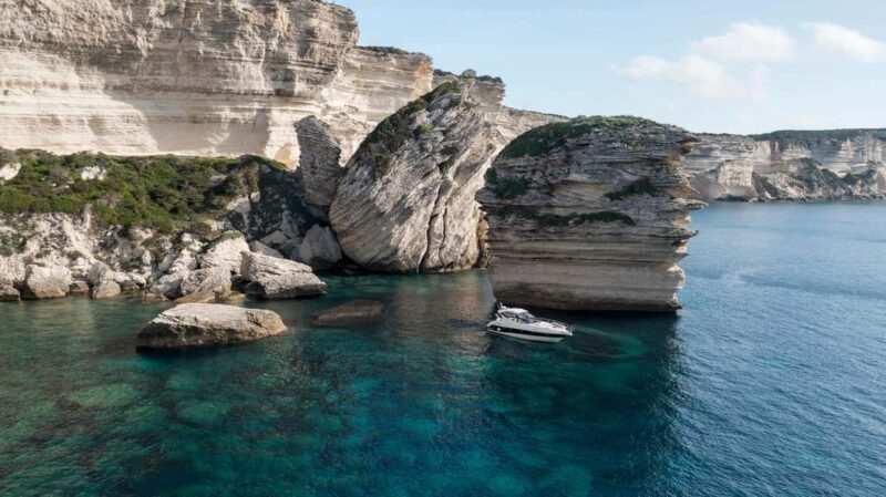 Bonifacio: Lavezzi Islands Full day Trip by Boat - The Captain and Crew: Guides with Passion and Humor