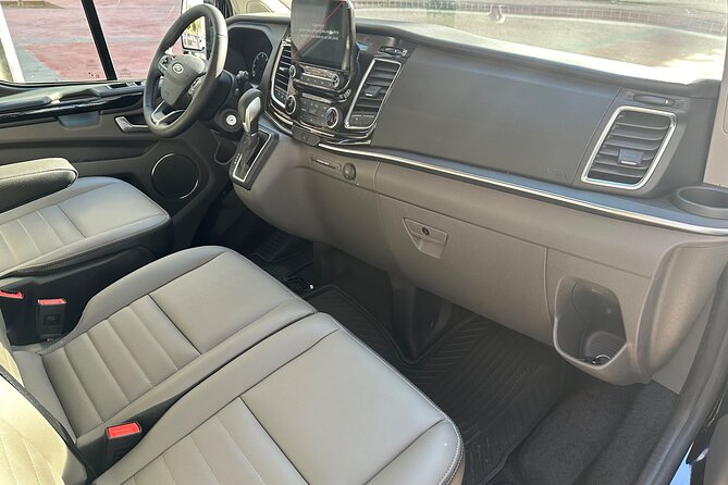 Book A Taxi-cab From Barcelona City Center To Barcelona Airport - Accessibility and Group Capacity