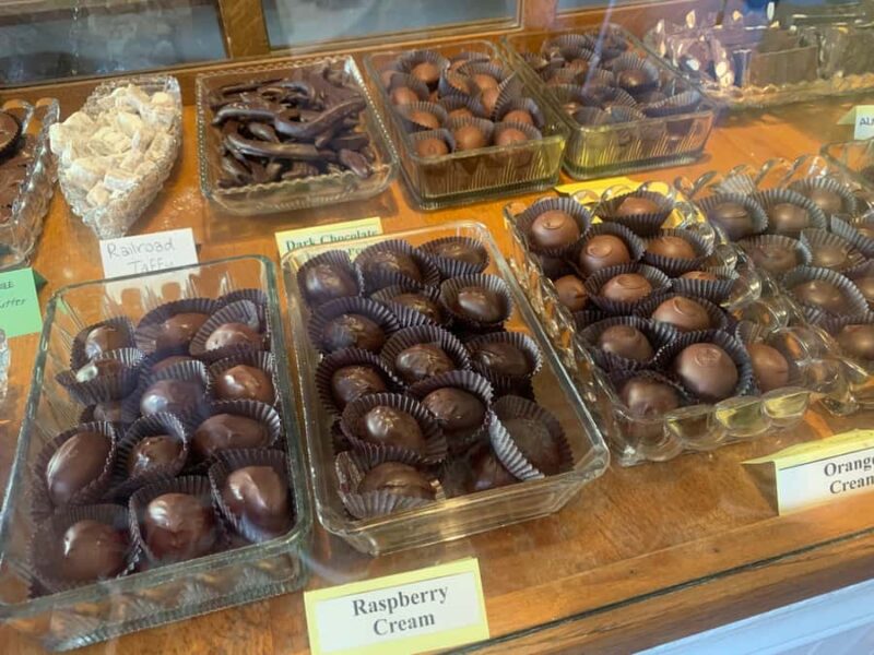 Boothbay Harbor: Guided Walking Food Tour with Tastings - Scenic Highlights and Landmark Stories