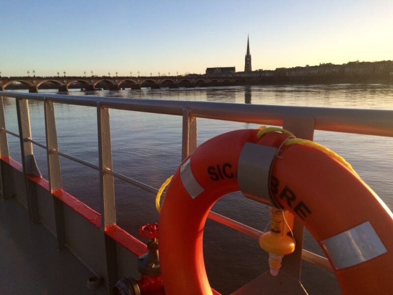 Bordeaux: 2-Hour River Dinner Cruise - Bordeauxs UNESCO Waterfront from the Quai des Chartrons
