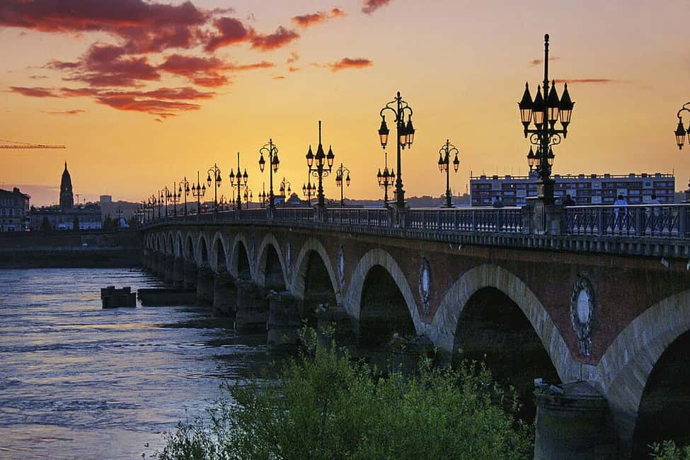 Bordeaux Awakens: Private Sunrise Serenity Morning Tour - Visiting Porte Cailhau’s Historic Charm