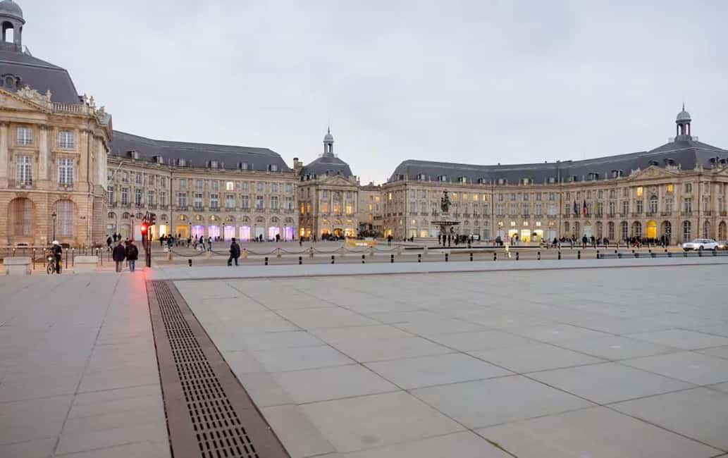 Bordeaux Awakens: Private Sunrise Serenity Morning Tour - Finishing at the Opéra and the Grand Théâtre