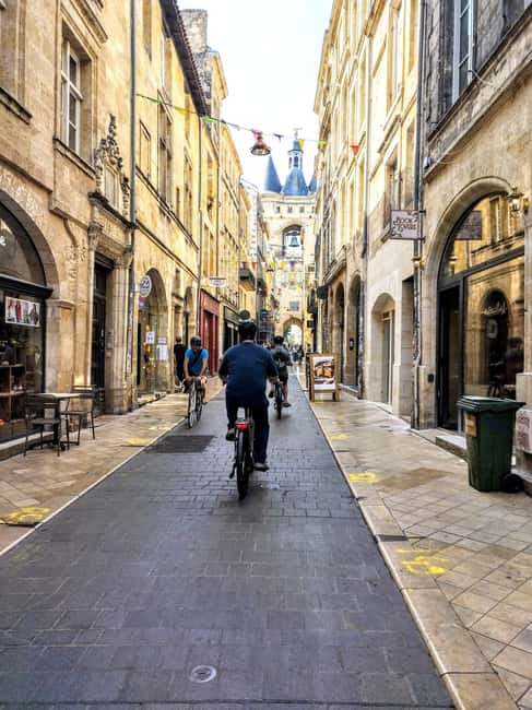 Bordeaux by Gravel Bike : Monumets, vineyards & wine tasting - Exploring Bordeaux’s City Landmarks by Gravel Bike