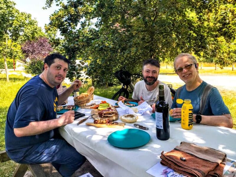 Bordeaux by Gravel Bike : Monumets, vineyards & wine tasting - Scenic Ride into the Bordeaux Countryside