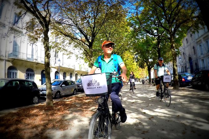 Bordeaux Essentials Sightseeing Bike Tour with a Local Guide - Visiting the Palais Gallien