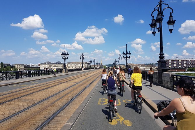 Bordeaux Essentials Sightseeing Bike Tour with a Local Guide - Scenic Rides Along the Garonne River