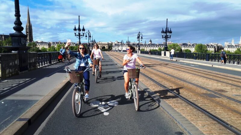 Bordeaux: Guided Bike Tour - Crossing the Garonne on Pont de Pierre and Jacques Chaban-Delmas Bridge