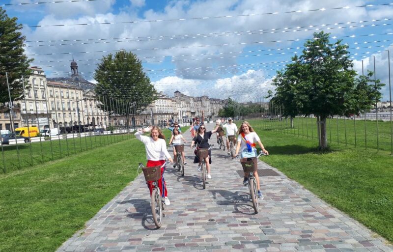 Bordeaux: Guided Bike Tour - Exploring the Chartrons and Jardin Public