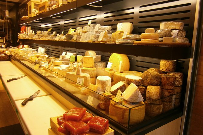 Bordeaux Historic and Gourmet Food Walking Tour - The Role of the Guide in Enhancing the Experience