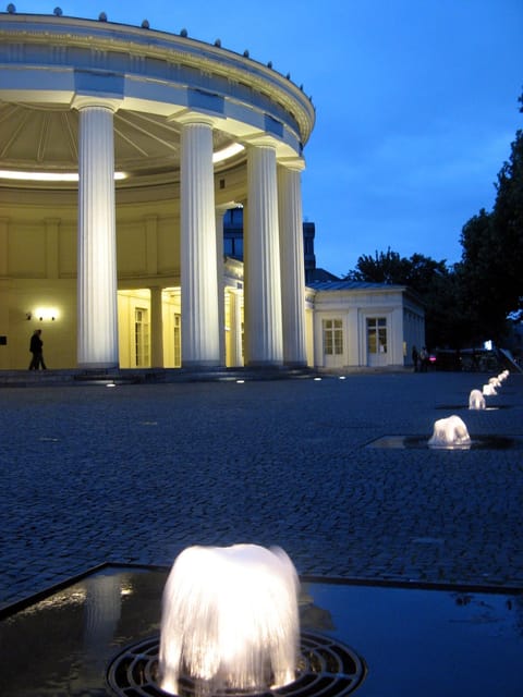 Bordeaux Medieval Tour: Explore Architecture and History - Walking Through Rue du Mirail: A Street of Medieval Life
