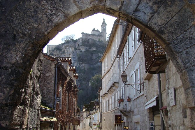 Bordeaux to Dordogne - Private Tour: Fortified Castles and Medieval Villages - Enjoying La Roque-Gageac by the Dordogne River