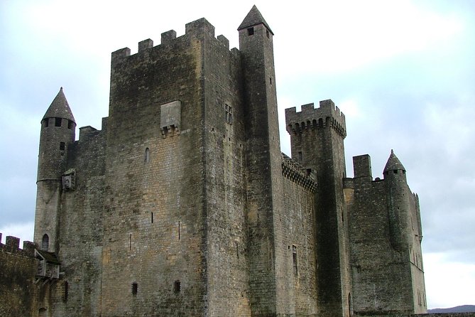 Bordeaux to Dordogne - Private Tour: Fortified Castles and Medieval Villages - Visiting Château de Castelnaud and Its Medieval Defenses