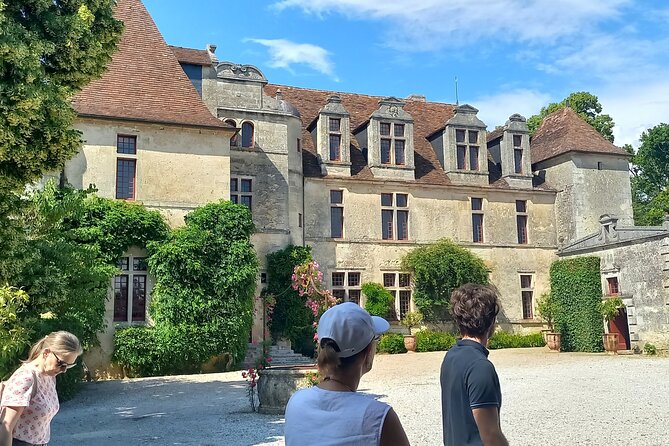 Bordeaux wine tour: 2 wineries (red & white wine) - Tasting a Range of Bordeaux Wines