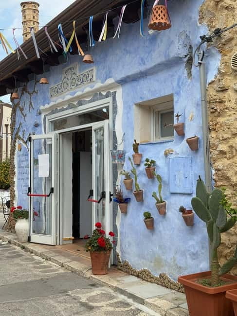 Borgo Parrini Gaudí-style: walking tour + optional tasting 2h, small group - Who Will Enjoy This Experience Most?