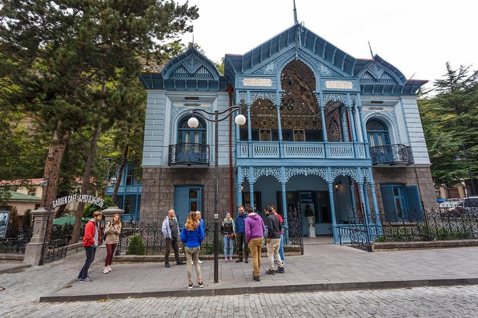 BORJOMI, RABATI & VARDZIA - Group Tour from Kutaisi - The Guides Role and Tour Pacing