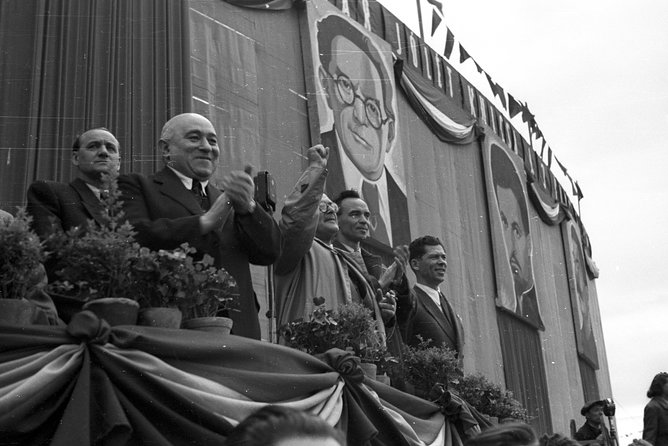 Born Under The Red Star - The History of Communism in Hungary - Private Tour - Experience the Communist Atmosphere at Szabadsag Ter Bar