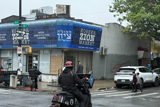 Boro Park Jewish Hasidic Private Walking Tour - Community Service at a Prominent Food Kitchen