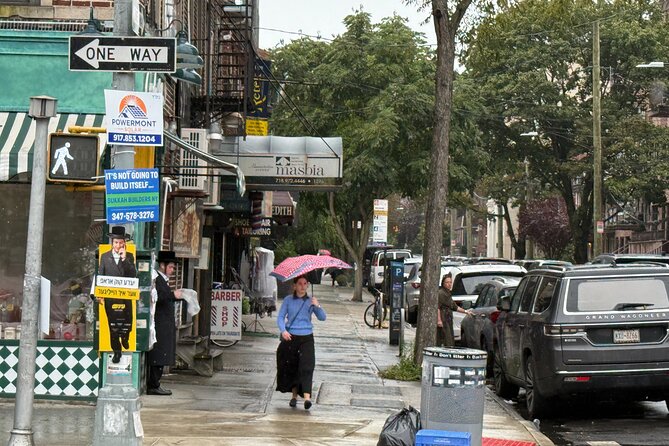 Boro Park Jewish Hasidic Private Walking Tour - Enjoying Traditional Treats at Weiss Kosher Bakery