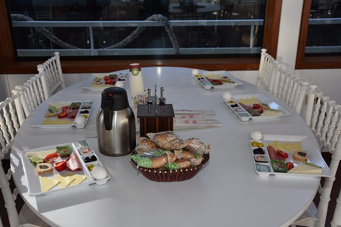 Bosphorus Boat Tour 3 Hour with Asian Side Stop in Istanbul - Practicalities and Additional Information