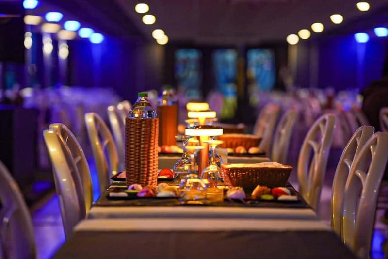 Bosphorus Dinner Cruise w/ Unlimited Drinks & Entertainment - Comfortable Service and Guest Experience