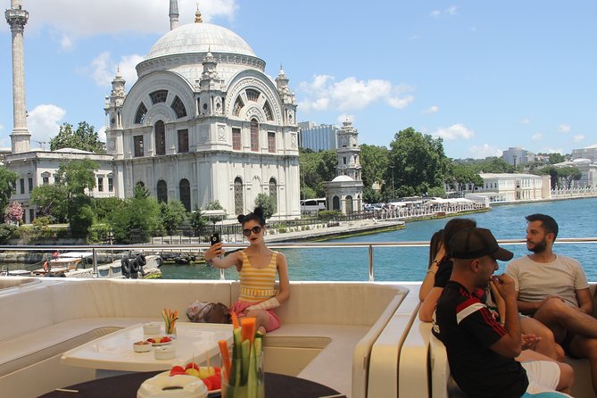 Bosphorus Luxury Lunch Cruise & Black Sea Swimming Experience - Comfort and Practicalities on the Vessel