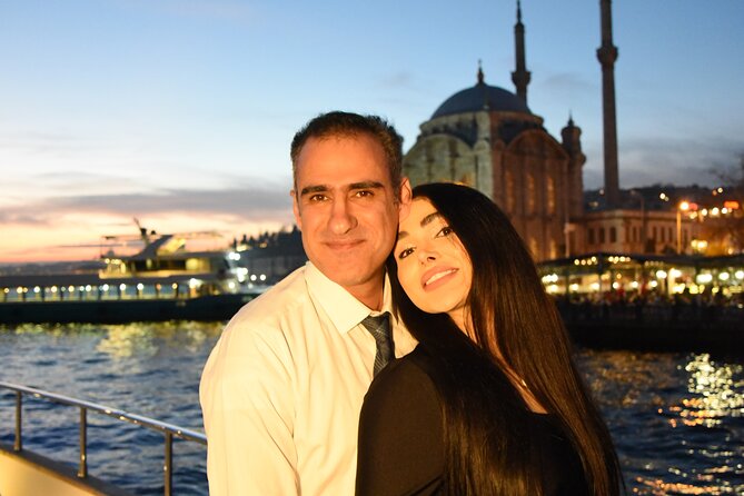 Bosphorus Night Cruise with Luxury Yacht - The Nighttime Atmosphere with Live Music and Refreshments