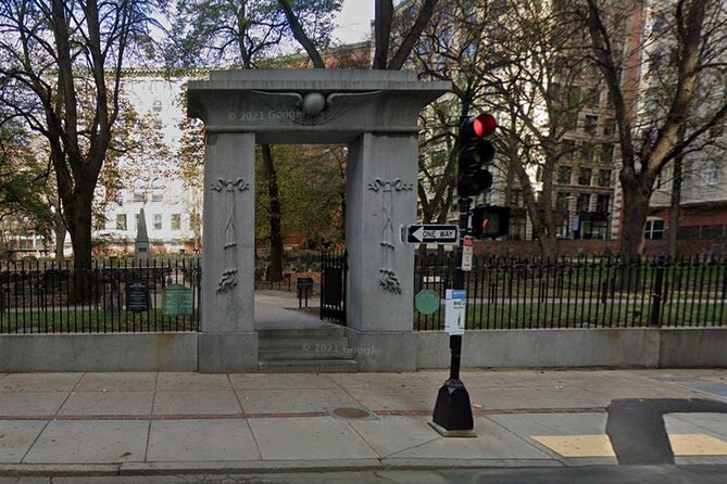 Boston 101 Best Historical Walking Tour - Visiting the Birthplace of Boston at King’s Chapel and Its Burying Ground