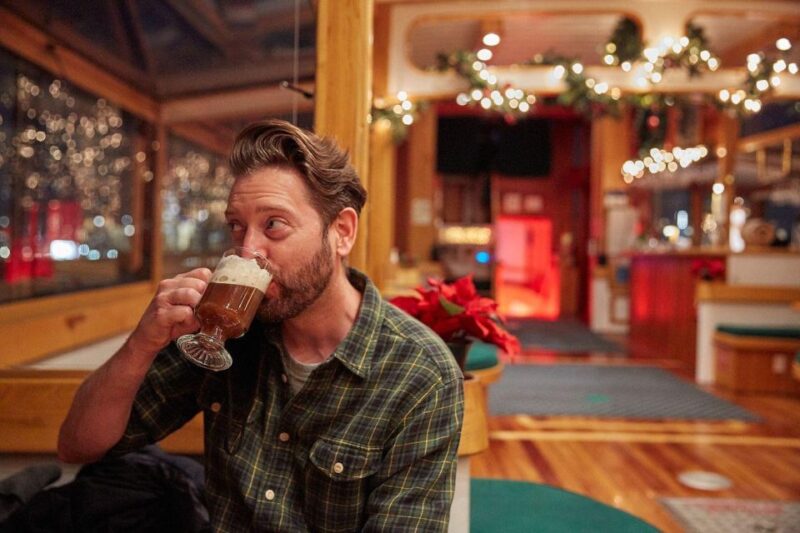 Boston: Harbor Sunset Yacht Cruise - The Experience of Sunset and Cannon Fire