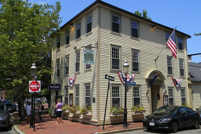 Boston Historic Pubs with Food & Drink, Ferry & Walking Tour - Discovering the Battle of Bunker Hill