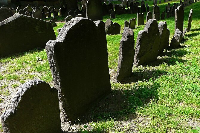 Boston's Revolutionary Path The Freedom Trail Tour - Reflecting at the Oldest Cemeteries: Kings Chapel Burying Ground and Granary Burying Ground