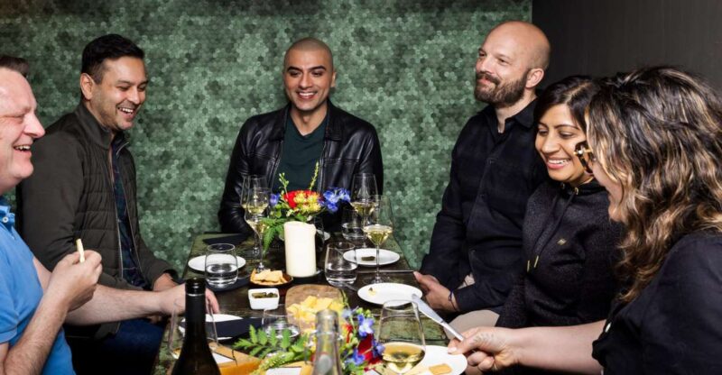 Boutique Dutch Food & History Tour in the Jordaan area - Exploring the Jordaan with a Guided Walk