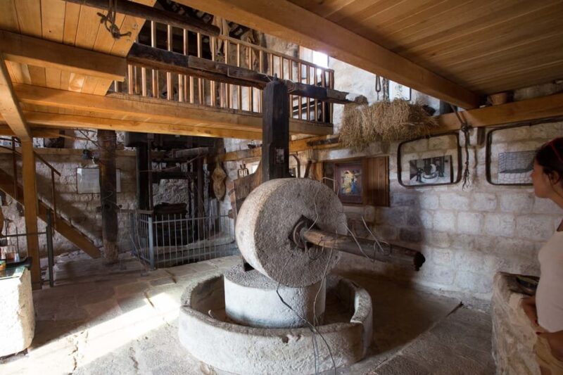 Bra: Island Exploration Tour by Four-Wheel Drive Jeep - From the Highest Point at Vidova Gora to the South Coast