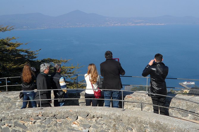 Bracciano: Odescalchi-Orsini ancient Castle Tour with Lunch - Scenic Walks in Bracciano and Along the Lake