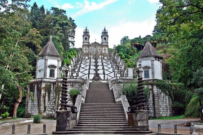 Braga and Guimaraes Small Group Tour with Lunch from Porto - Dining and Refreshments During the Tour