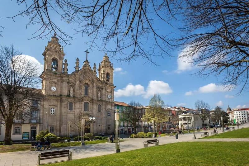 Braga: Centre Private Walking Tour w/ Thermal Spring Entry - Touring the Biscainhos Museum and Its Baroque Gardens