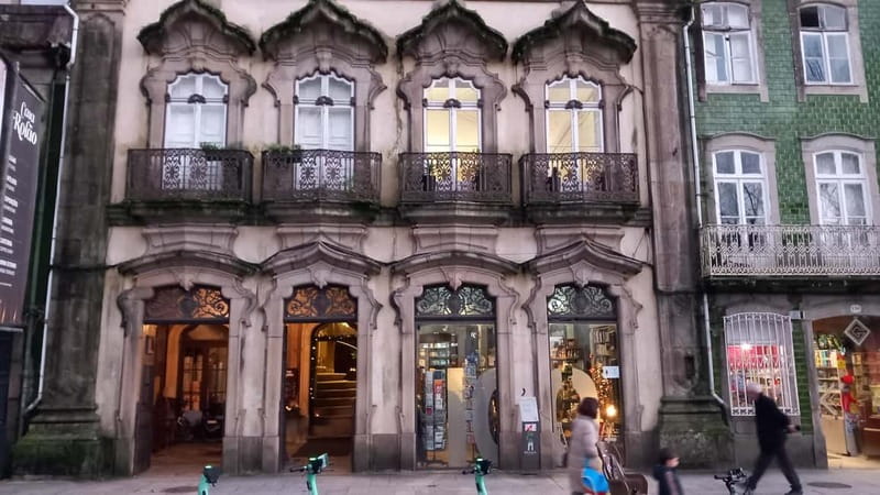 Braga: Centre Private Walking Tour w/ Thermal Spring Entry - Visiting Coimbras Chapel and House, and the Palácio do Raio