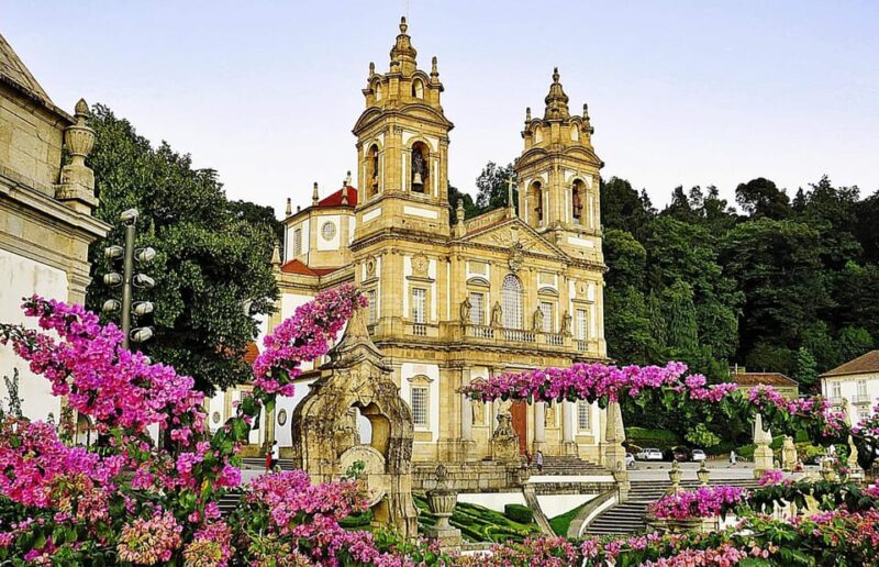 BRAGA E GUIMARÃES: Historical Private Tour from Porto - Visiting the Sanctuary of Bom Jesus do Monte: A Hilltop Pilgrimage Site