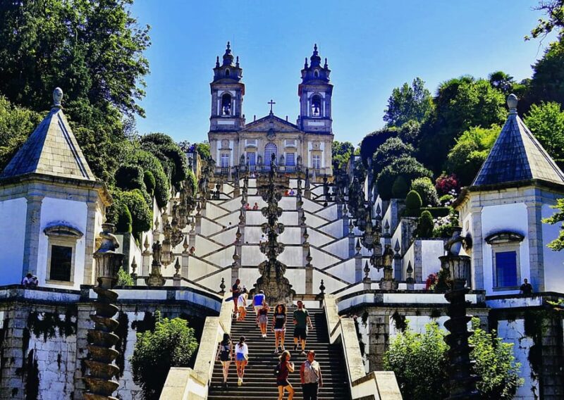 BRAGA E GUIMARÃES: Historical Private Tour from Porto - Guimarães Castle and Historic Streets