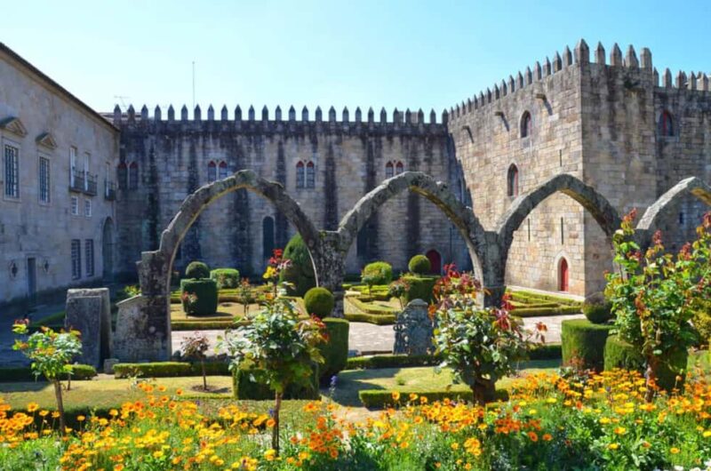 Braga & Guimarães day tour from Porto - Discovering Guimarães’ Old Town and Sweet Ending