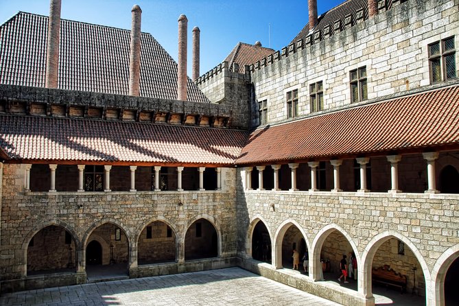 Braga & Guimarães Small Group Tour: Lunch & All Tickets Included - Strolling Through Guimarães’s Medieval Streets