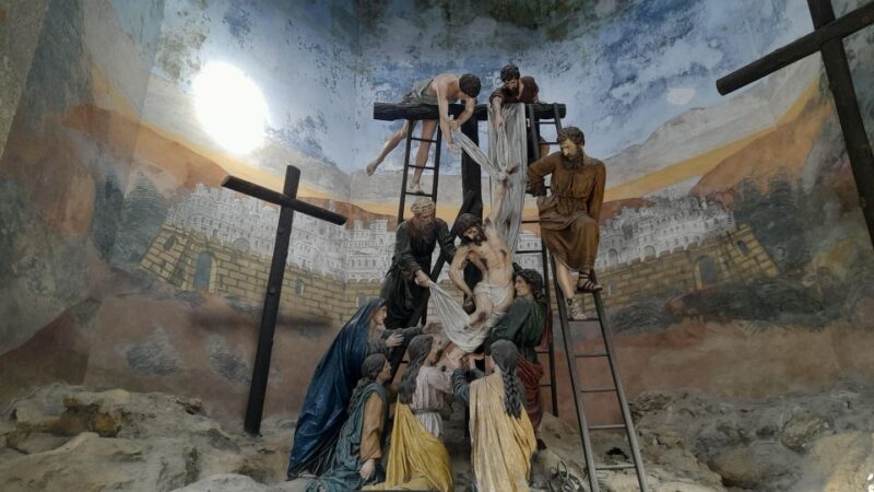 Braga Half-Day Walking Tour & Bom Jesus Sanctuary with Guide - Walking Down the Hill: Hidden Corners and City Views