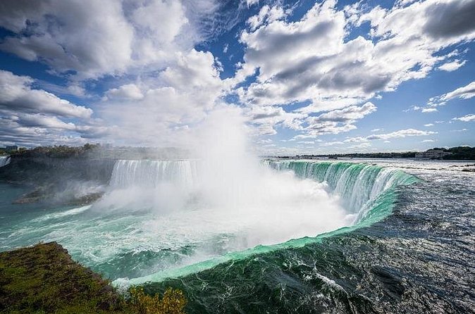Brampton to Niagara Falls Small Group Tour up to 6 Pax - Discovering Niagara-on-the-Lakes Victorian Charm