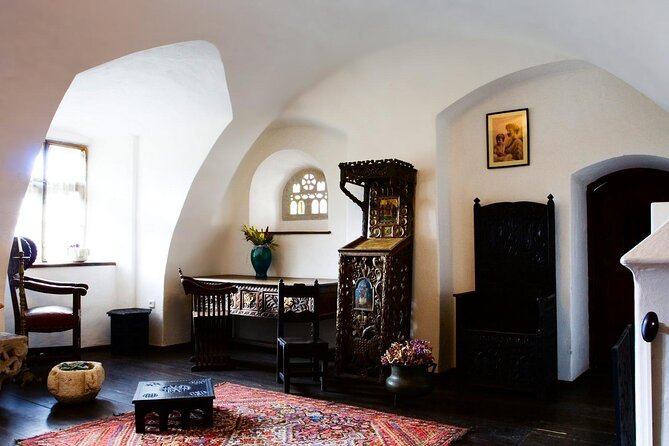 Bran Castle After-Hours Private Tour for 2 with Wine Tasting - The Guide: Passionate and Knowledgeable