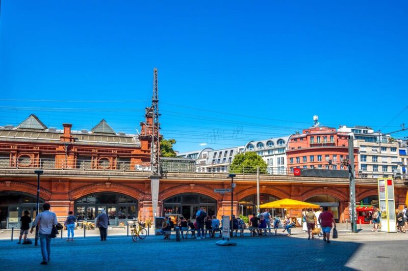 Brandenburg Gate and Berlin Off the Beaten Path Walking Tour - Logistics and Group Experience