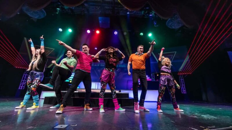 Branson: Awesome 80's Show at Americana Theatre - Visuals and Dance Routines Capture 80s Style