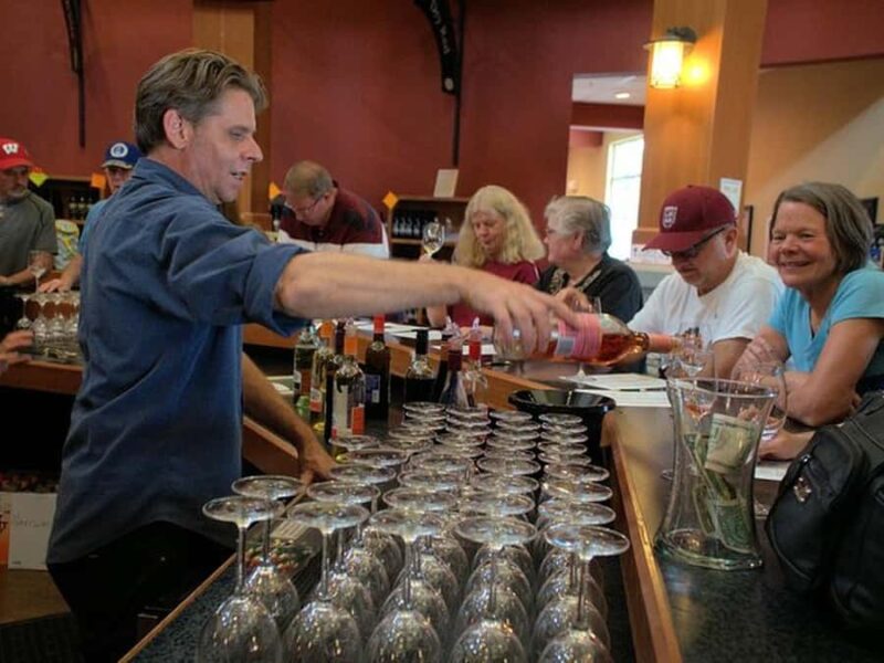 Branson: VIP Wine Tasting and Dinner Tour - Discover the Best of Missouri Wines and Moonshine in Branson