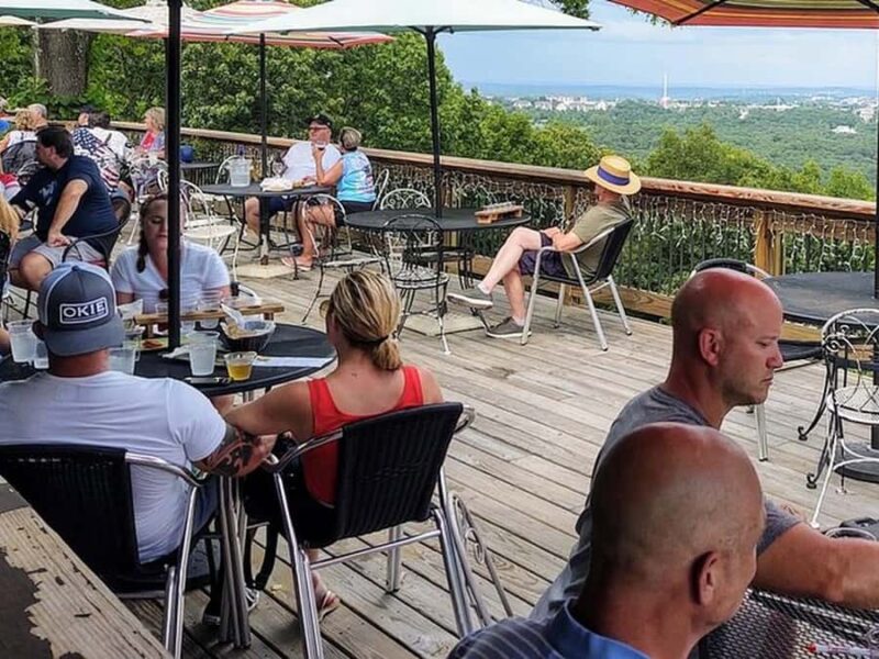 Branson: VIP Wine Tasting and Dinner Tour - The Guides and Customer Experience