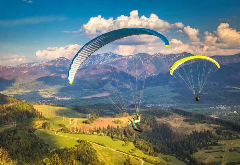 Braov: Hike and Fly with Pickup - Certified Pilot and Safety Gear for the Paragliding Experience
