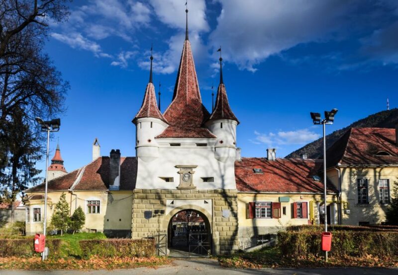 Brasov: Candlelight Tour of Medieval Architecture - The Role of Guides in Creating a Memorable Experience